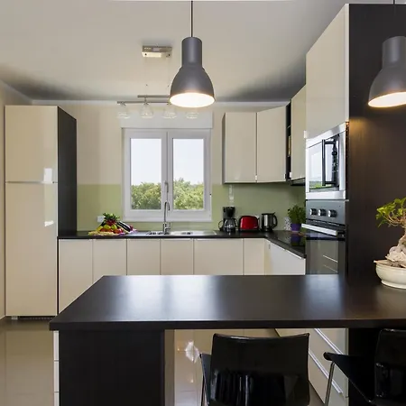 Spacious Rural W Pool *