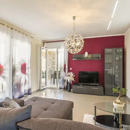 Villa Spacious Rural W Pool *