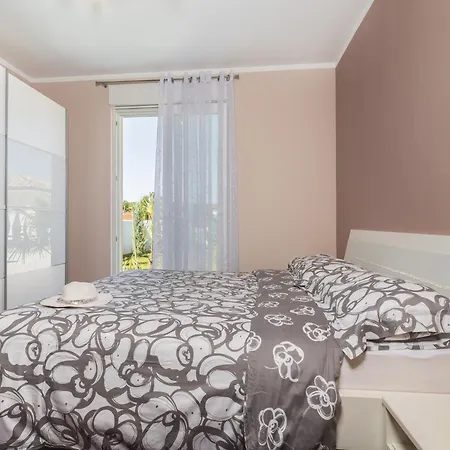 Spacious Rural W Pool * Raša