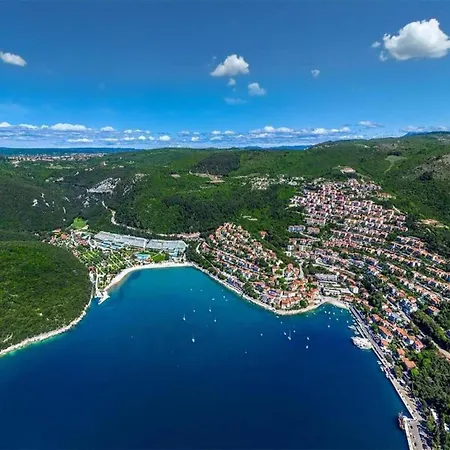 Spacious Rural W Pool