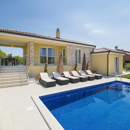 Willa Spacious Rural W Pool Raša