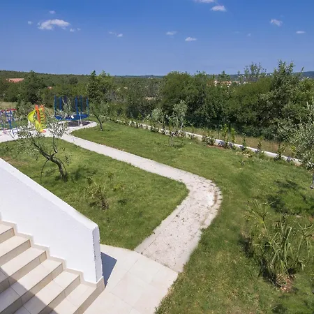 Willa Spacious Rural W Pool