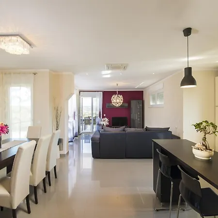 Spacious Rural W Pool Villa Raša