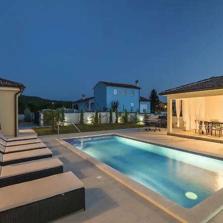 Spacious Rural W Pool