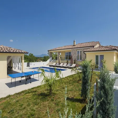 Spacious Rural W Pool Villa