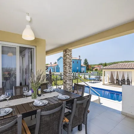 Spacious Rural W Pool Villa *