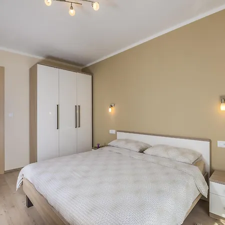 Spacious Rural W Pool Villa Raša