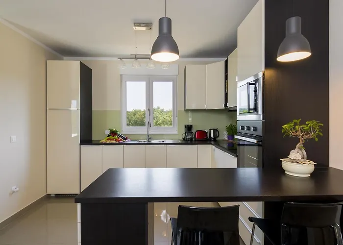 Spacious Rural W Pool *