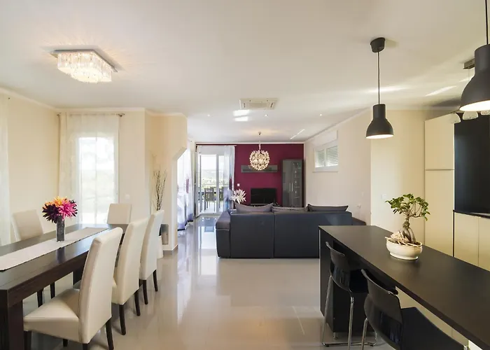 Spacious Rural W Pool Villa Raša