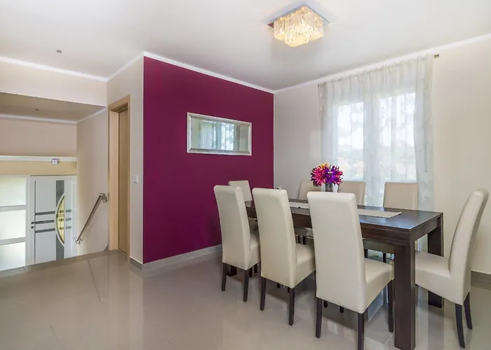 Spacious Rural W Pool * Rasa