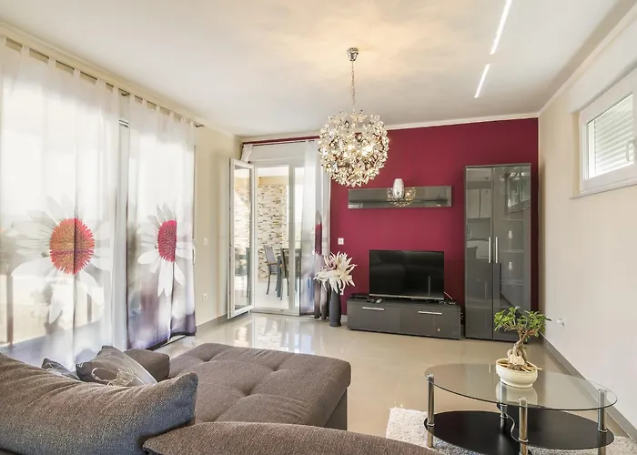 Villa Spacious Rural W Pool *