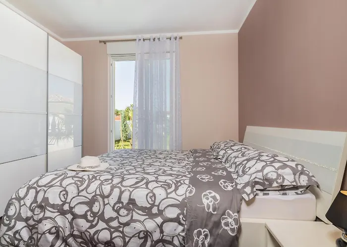 Spacious Rural W Pool * Rasa