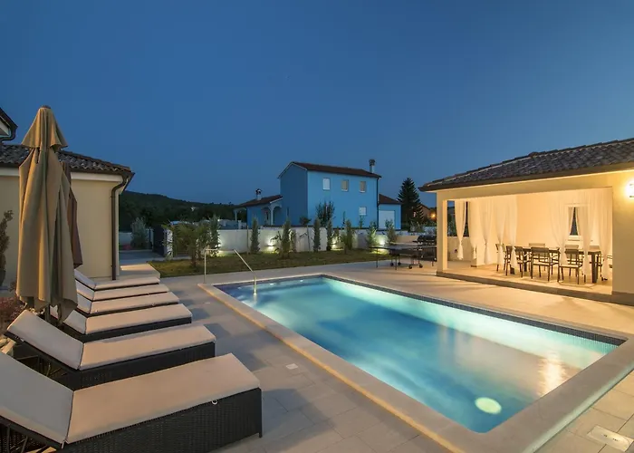 Spacious Rural W Pool