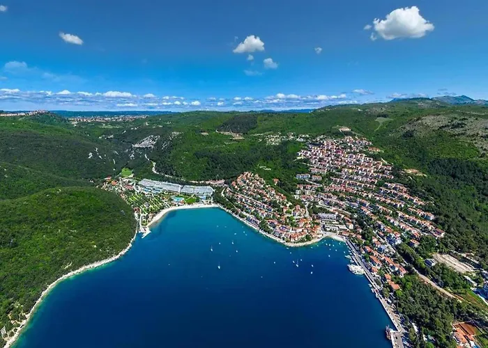 Spacious Rural W Pool