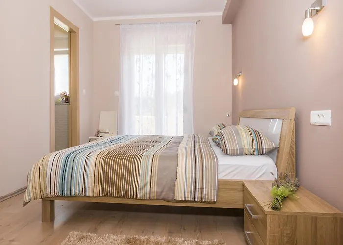 Villa Spacious Rural W Pool