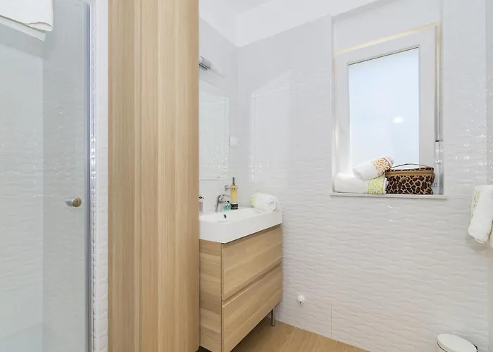 Spacious Rural W Pool