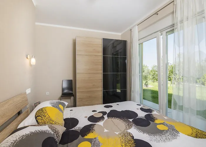 Spacious Rural W Pool * Rasa