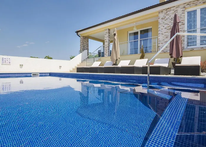 Villa Spacious Rural W Pool *